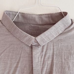 COS gray men’s shirt with silver metal button clasp